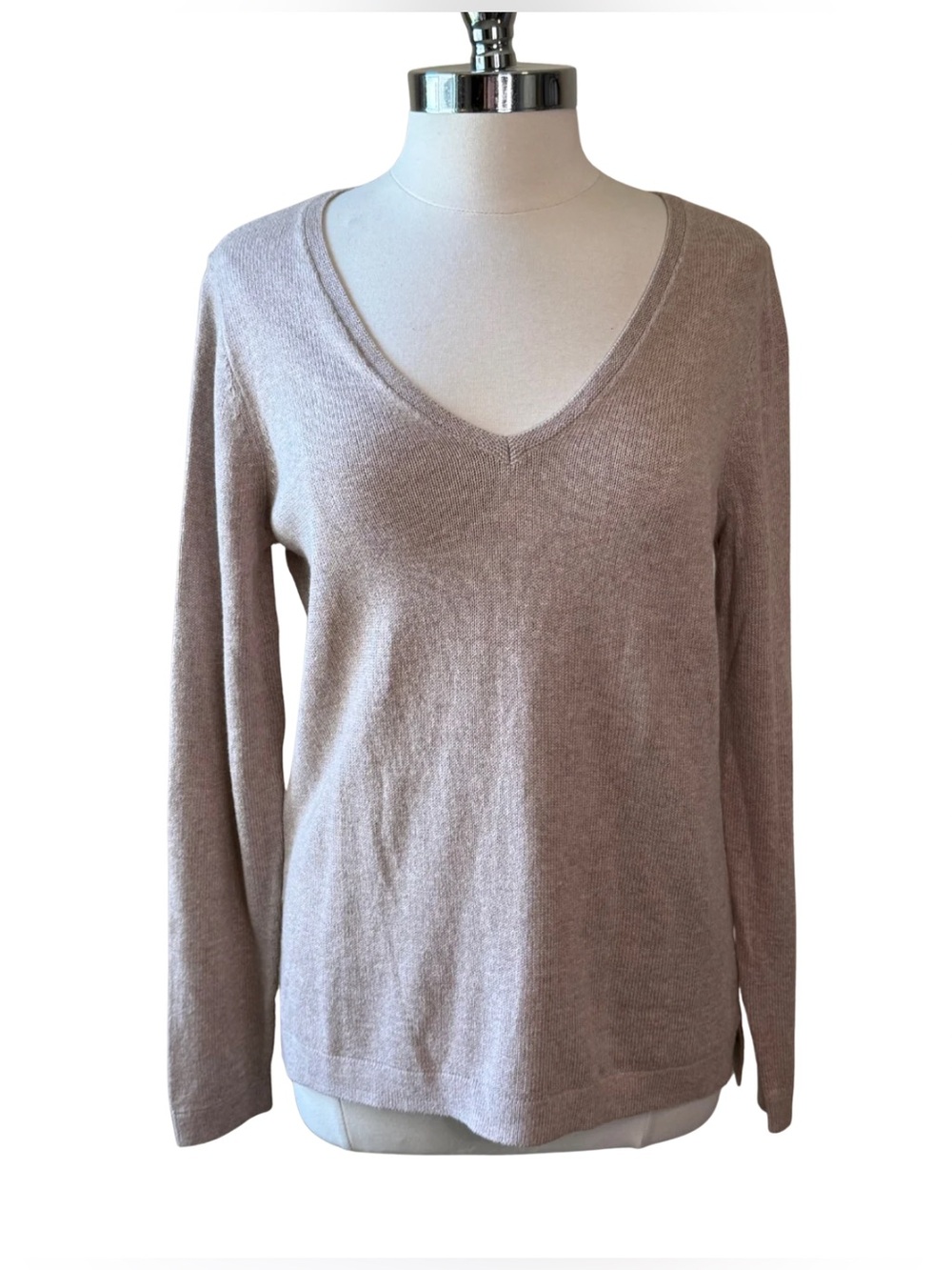 OLD NAVY V-Neck Sweater Size Large Long Sleeve Light Beige NWT